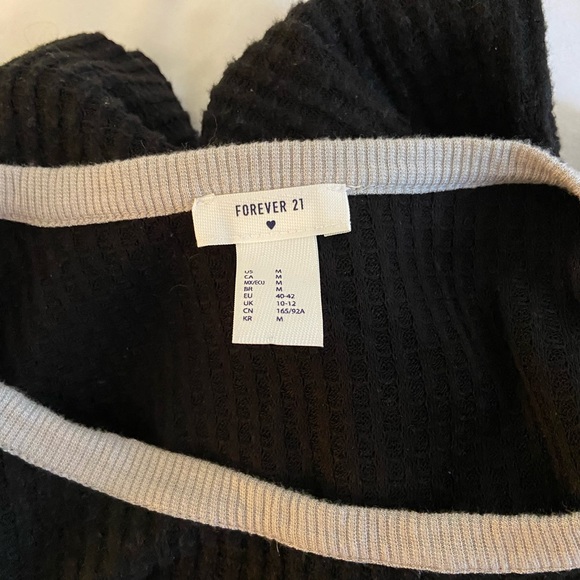 Black ribbed cropped sweater - Picture 2 of 3